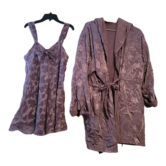 𝅺vintage Victoria's Secret Nighty and Robe Set